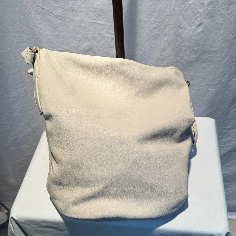 Elegant Cream Shoulder Bag